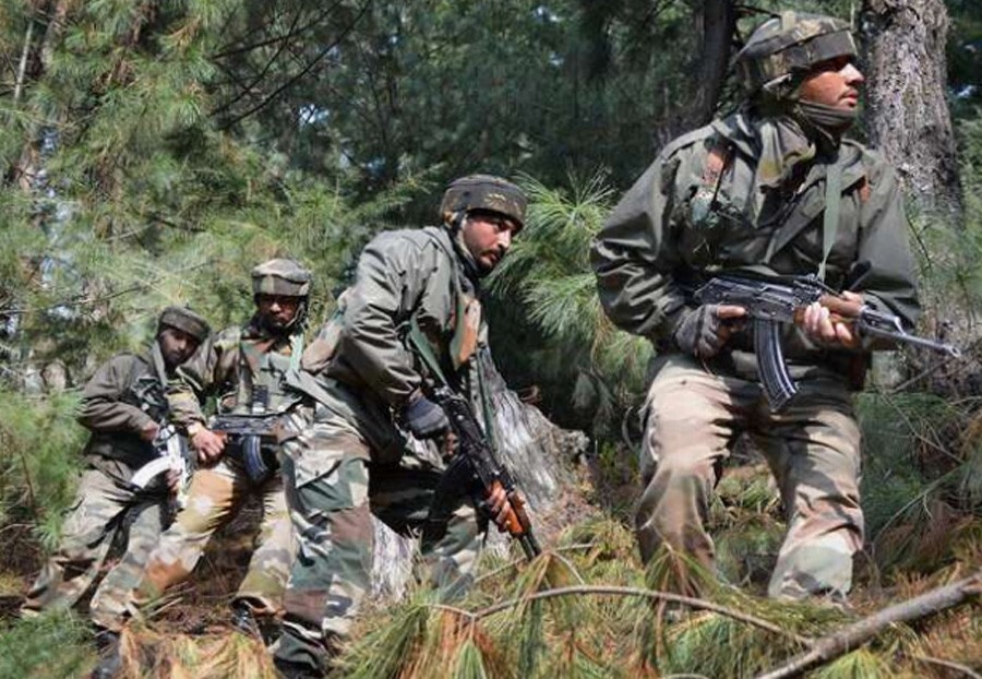 पुलवामा में सुरक्षा बलों और आतंकवादियों के बीच मुठभेड़