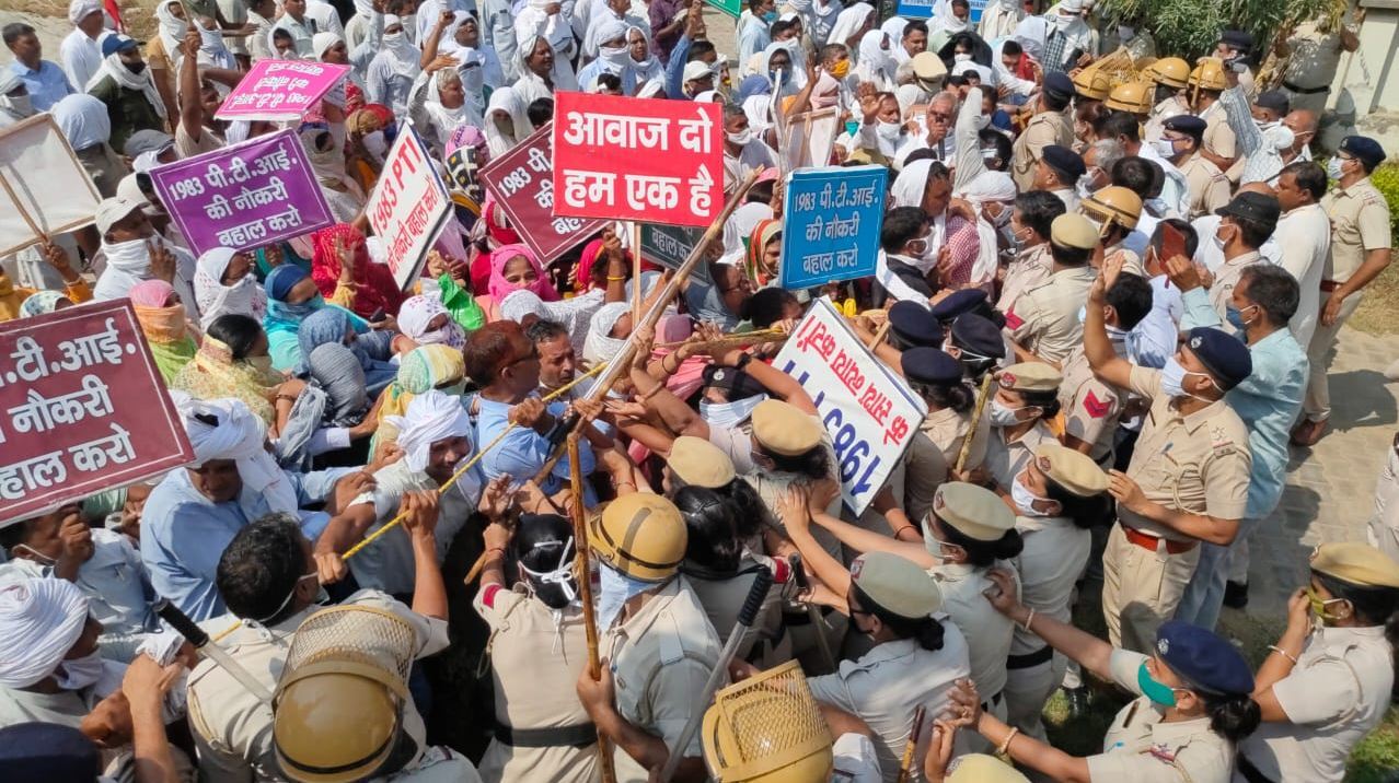 बर्खास्त पीटीआई का फूटा गुस्सा, कृषि मंत्री के आवास का किया घेराव