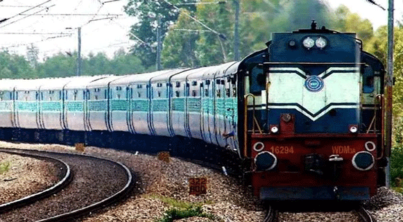 किसानों की चेतावनी, यात्री रेल चलाई तो फिर से रेल ट्रैक पर लगेंगे धरने