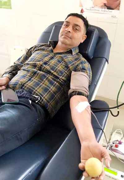संजय इन्सां ने रक्तदान कर मनाया जन्मदिवस
