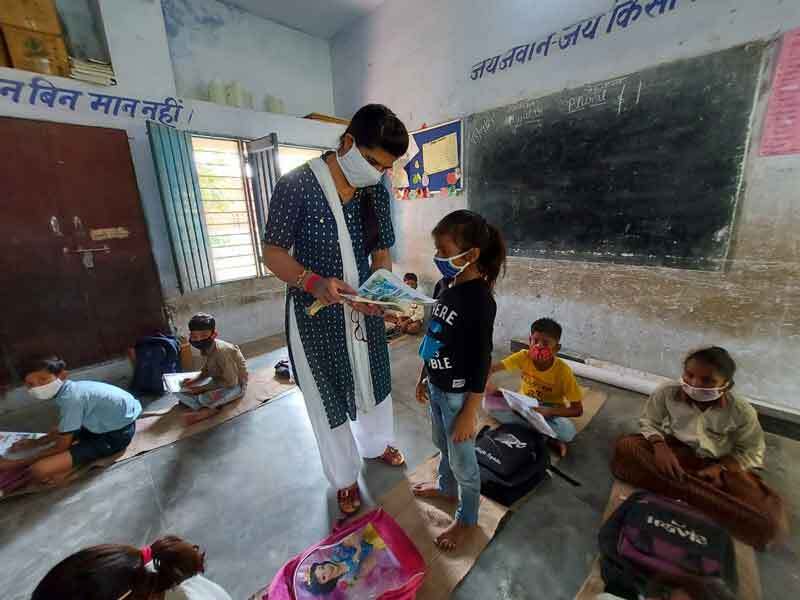 डेढ़ साल बाद पहली से तीसरी कक्षा के लिए खुले निजी व सरकारी स्कूल