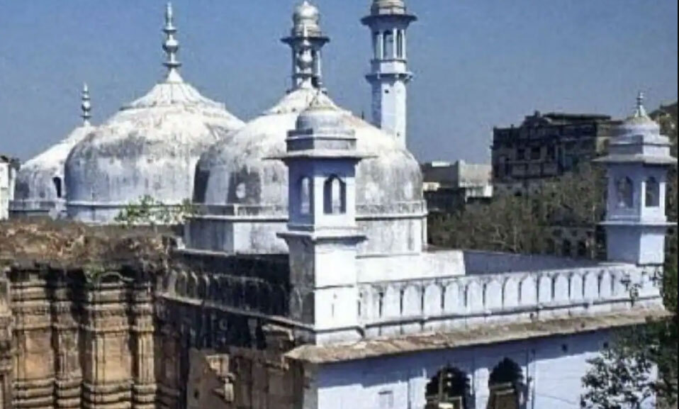 वाराणसी : ज्ञानवापी मस्जिद परिसर की वीडियोग्राफी सर्वे रिपोर्ट अदालत में पेश