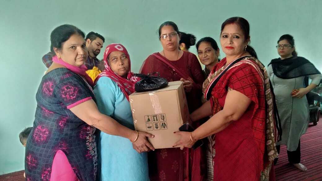 नामचर्चा में फूड बैंक से बांटा 16 जरूरतमंद परिवारों को एक-एक महीने का राशन