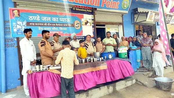 साध-संगत ने लगाई ठंडे मीठे पानी की छबील