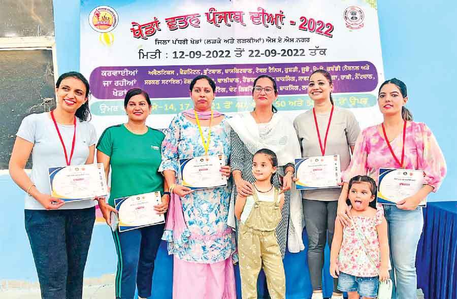 सचिवालय की महिला कर्मियों ने मारी बाजी, बैडमिंटन और ऐथलैटिक्स में जीते मैडल