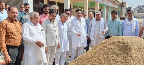 सरकार की गलत नीतियों के कारण किसान-व्यापारी दु:खी: गर्ग