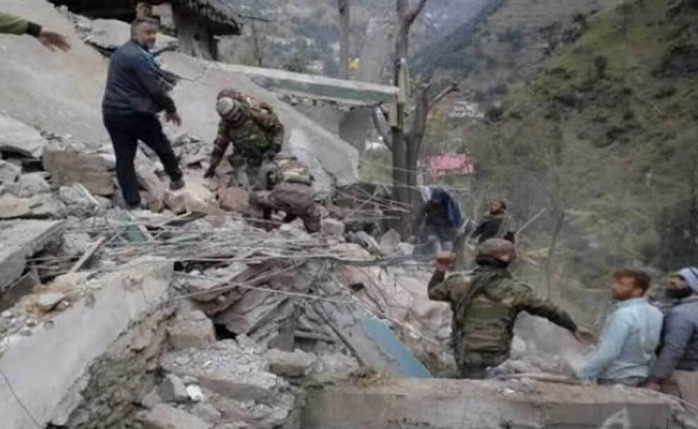 कश्मीर में भूस्खलन, मां-बेटी की मौत