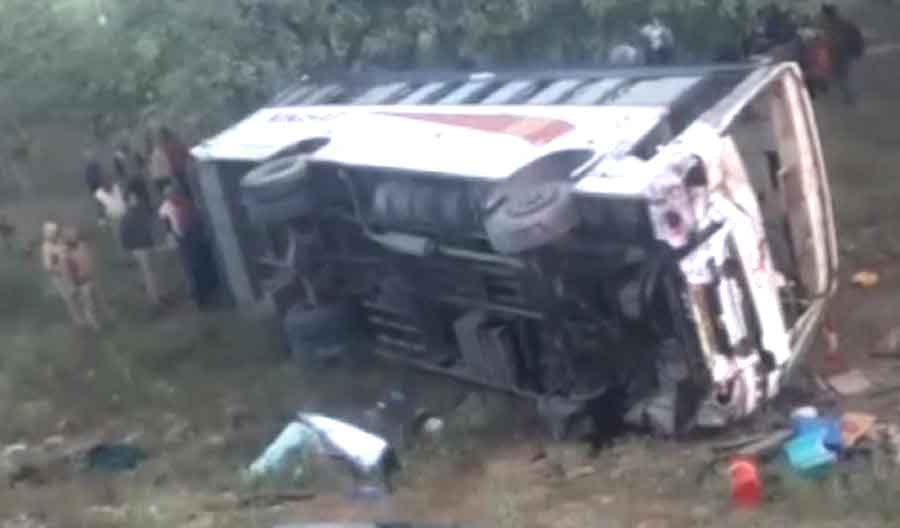 Amravati Bus Accident: अनंतपुर जा रही बस पलटी, 30 यात्री घायल; मची अफरा-तफरी