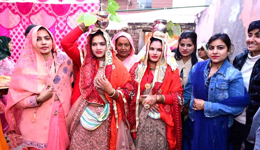 बेटी के जन्म पर जिला पार्षद प्रीति ने कुआं पूजन कर मनाई खुशियां