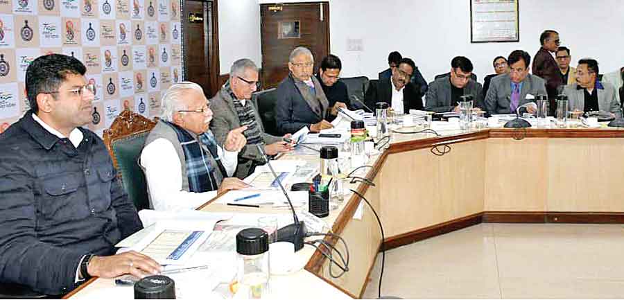 मुख्यमंत्री मनोहर लाल ने अधिकारियों के साथ बैठक कर तैयार की रूपरेखा