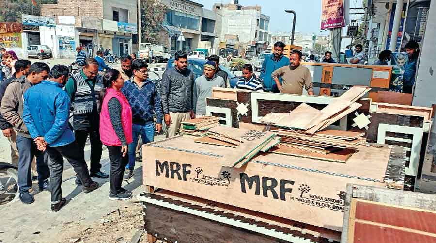 निगम की टीम ने चलाया अतिक्रमण हटाओ अभियान, मचा हड़कंप