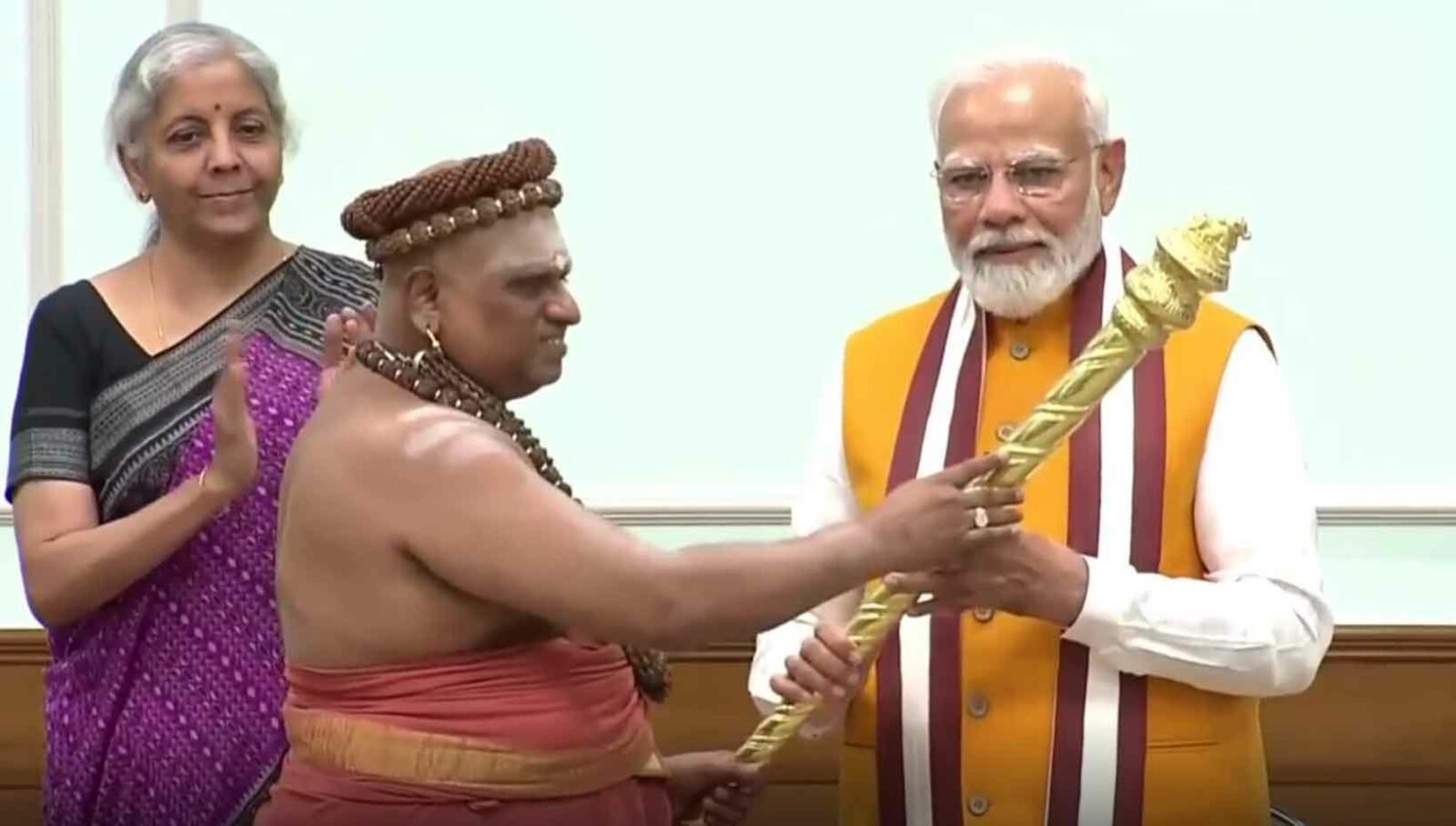 नए संसद भवन का हुआ उद्घाटन , पीएम मोदी ने किया दंडवत् प्रणाम