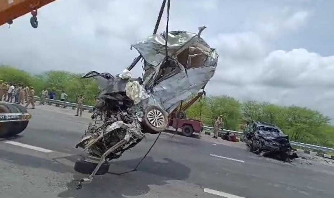 Road Accident: आगरा लखनऊ एक्सप्रेस वे पर दो गाड़ियां भिड़ीं, तीन की मौत