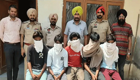 मुक्तसर पुलिस ने कार सवार 5 नशा तस्करों को किया गिरफ्तार