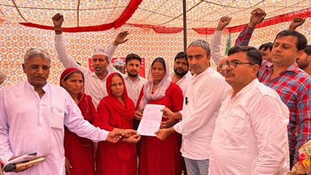 “आप” सीनियर वाइस प्रेसिडेंट अनुराग ढांडा ने धरनारत आंगनवाड़ी वर्कर्स की मांगों का समर्थन किया