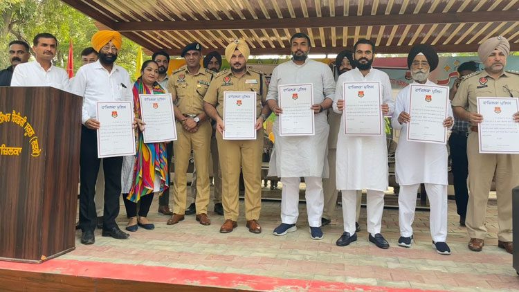 पुलिस ने स्कूल में नशे के खिलाफ विशेष शपथ ग्रहण समारोह करवाया