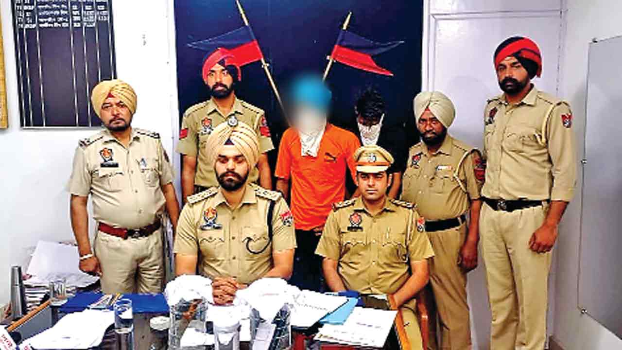 महिला के गले से चेन झपटने वाला लुटेरा काबू