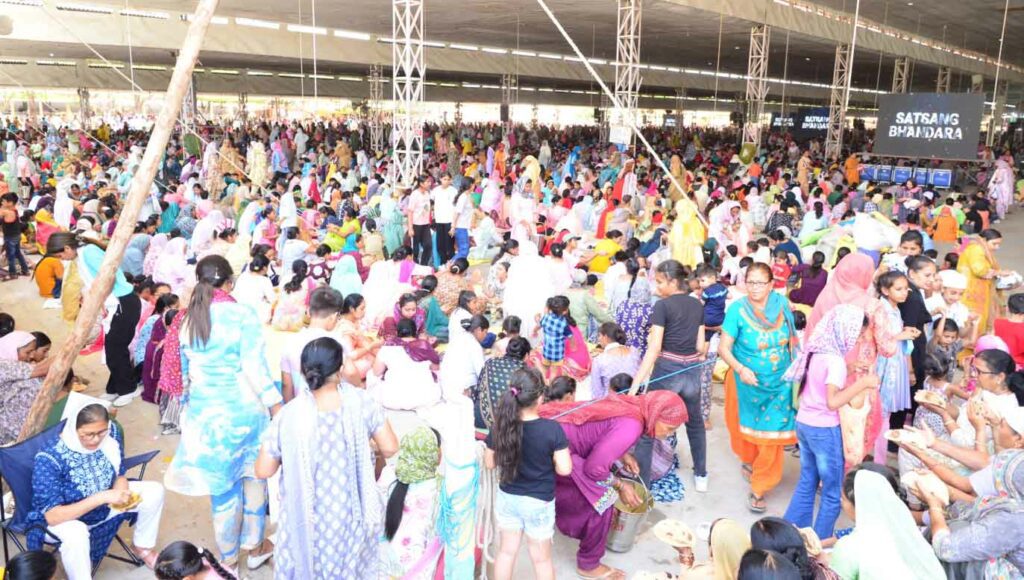 Anmol Vachan: पूज्य गुरु जी फरमाते हैं कि इन्सान इस संसार में किस वजह से दुखी, परेशान है?
