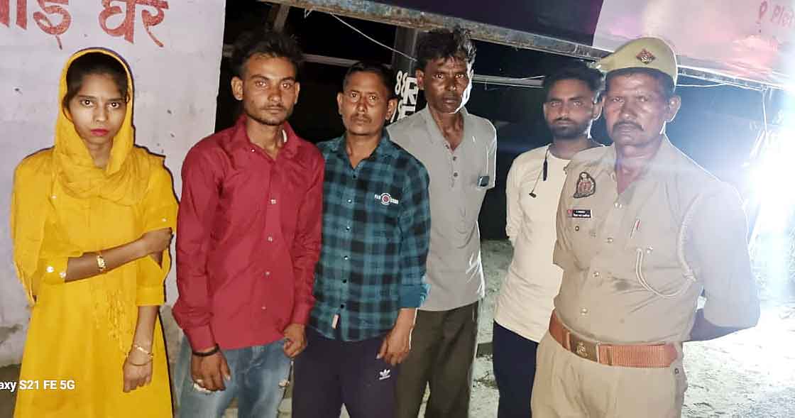 Police Saved a Woman: ट्रक के आगे कूदकर मरने जा रही महिला को पुलिस ने बचाया