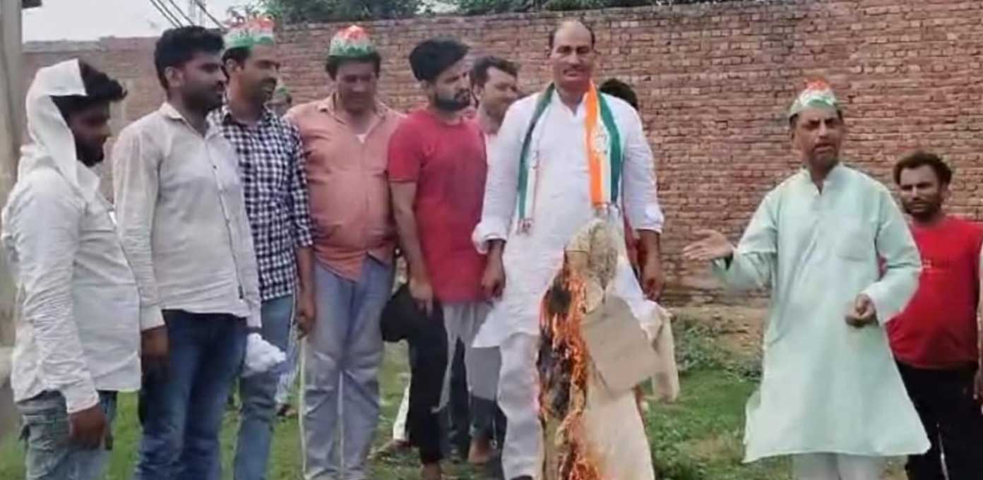 कांग्रेसियों ने फूंका पूर्व केंद्रीय मंत्री अनुराग ठाकुर का पुतला