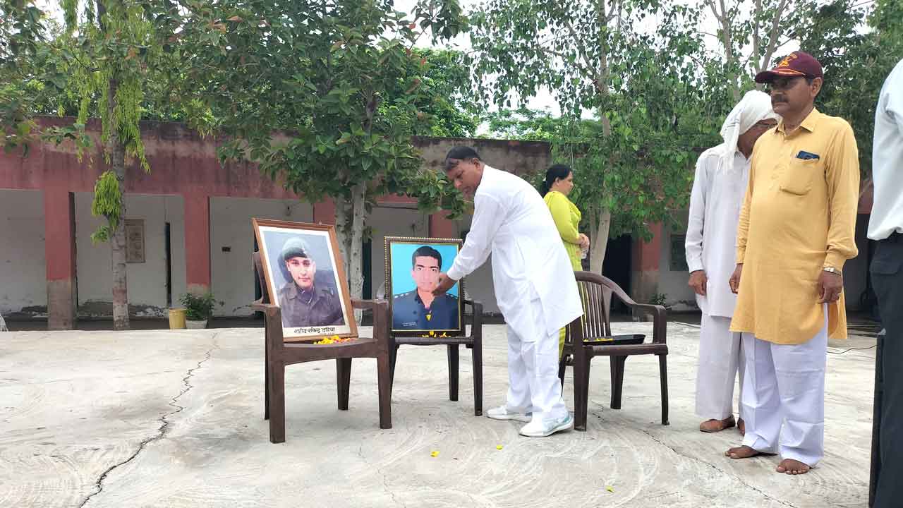कारगिल शहीदों को श्रद्धांजलि देकर किया याद