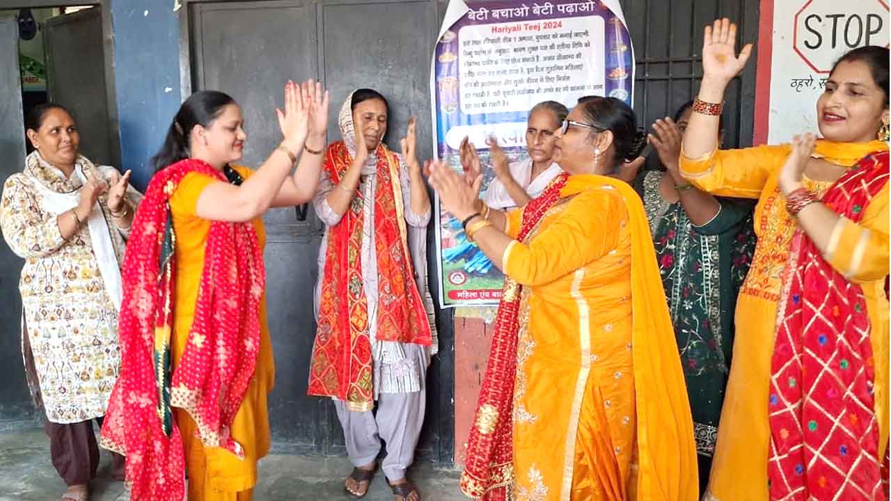 Hariyali Teej : डीजे की धुन पर डांस कर मनाई हरियाली तीज