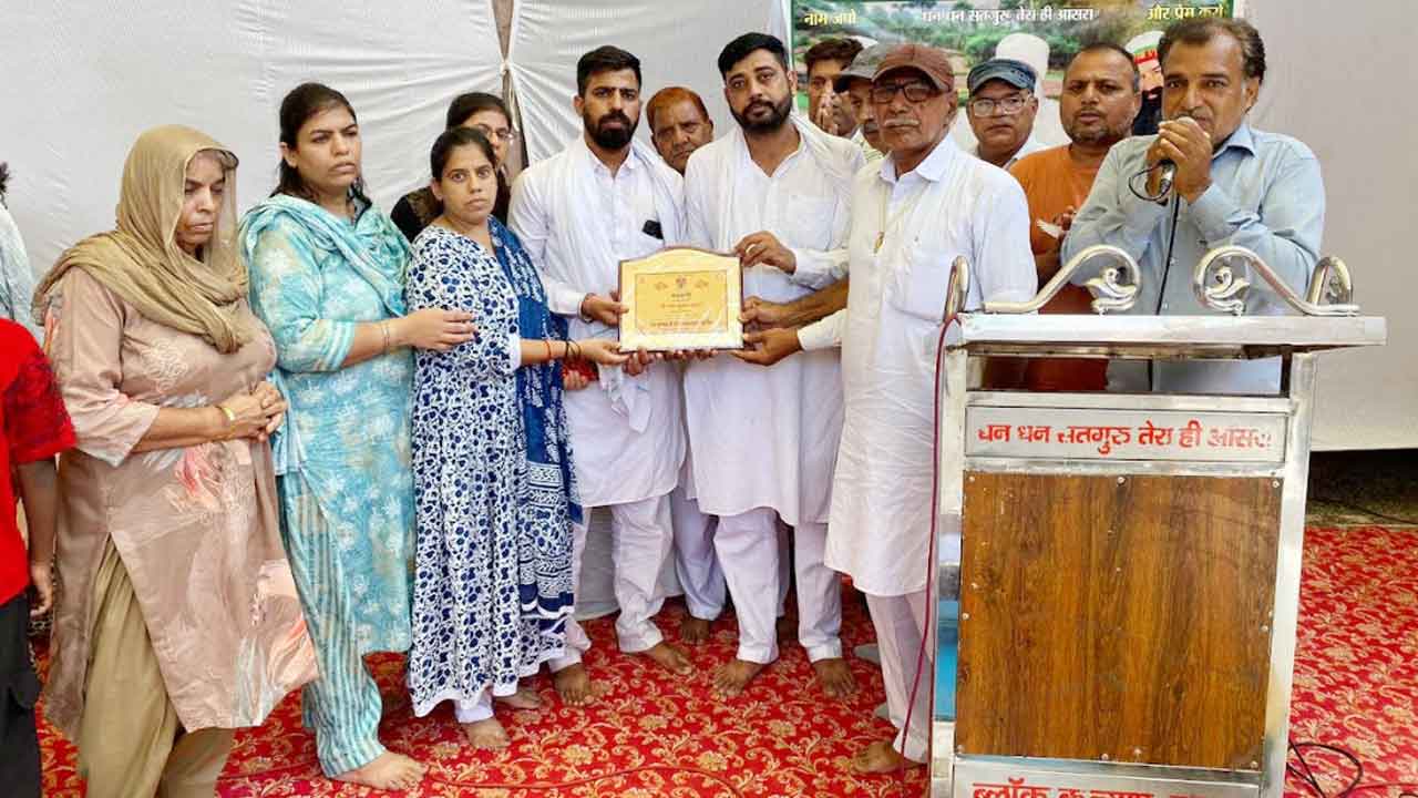 Ration Donation: नेत्रदानी चांद कुमार इन्सां को कल्याण नगर की साध-संगत ने नामचर्चा कर दी श्रद्धांजलि