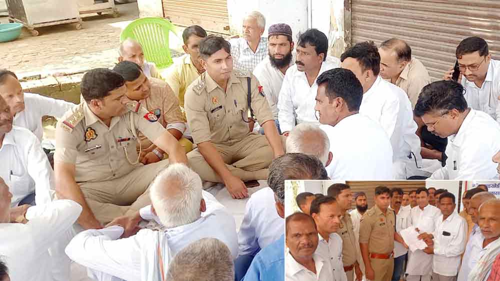 चोरी का खुलासा न होने से आक्रोशित ग्रामीण धरने पर बैठे