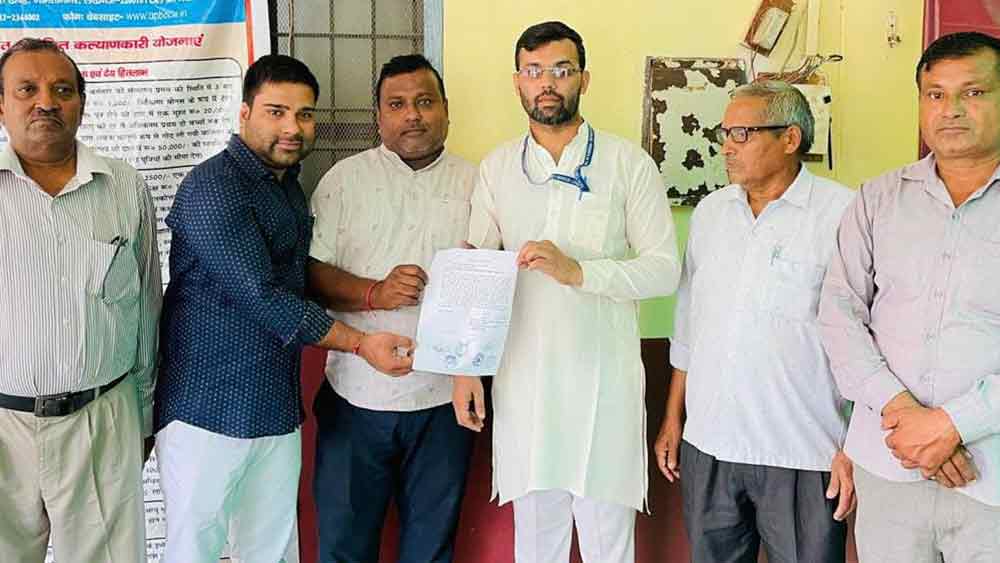 दस व बीस रुपये वाले स्टाम्प उपलब्ध कराए जाने की मांग