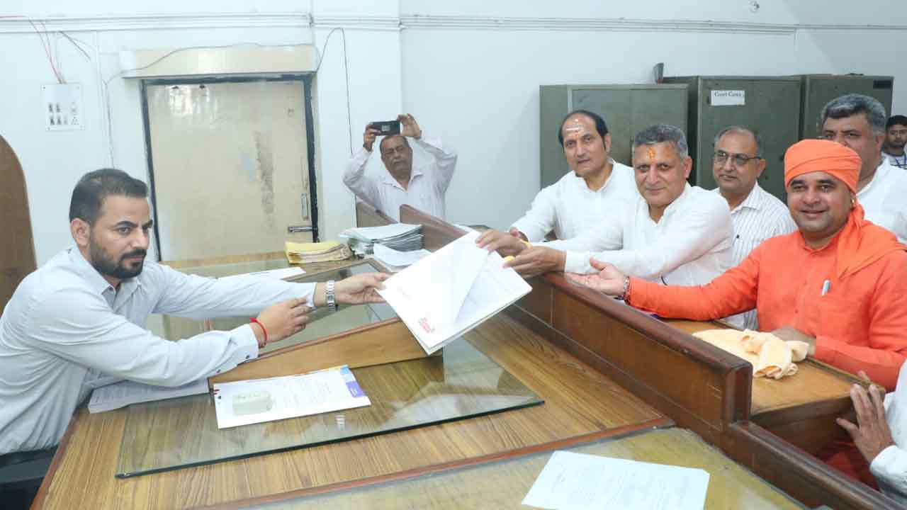 जगाधरी विधानसभा से भाजपा प्रत्याशी कंवरपाल गुर्जर ने किया नामांकन दाखिल