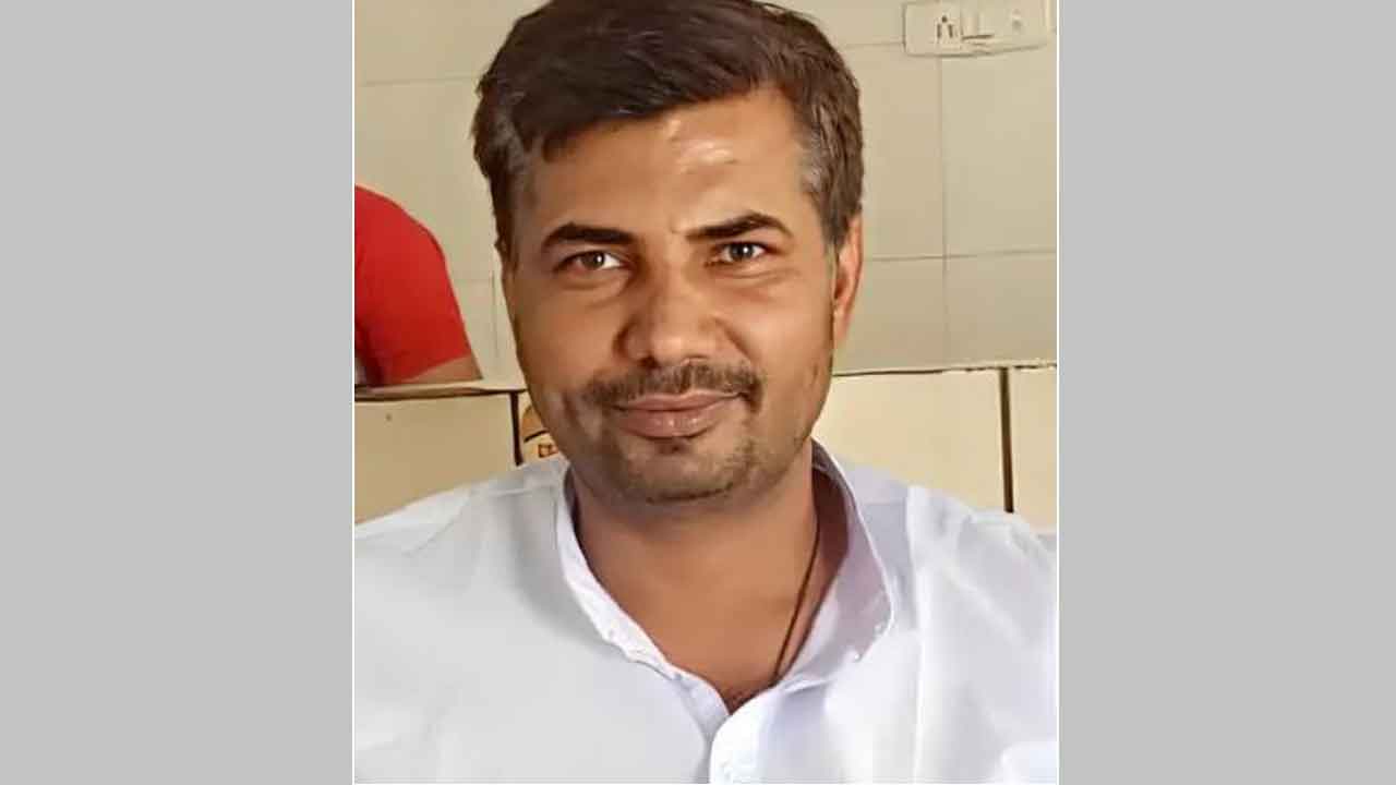 Road Accident: सफीदों में कार की स्टेपनी बदल रहे आढ़ती को ट्रंक ने रौंदा, मौत
