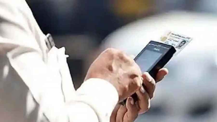 Traffic Challan: घरौंडा में ट्रैफिक पुलिस की बड़ी कार्रवाई, पटाखा बुलेट, प्रेशर हॉर्न और काली फिल्म वाले वाहनों के चालान