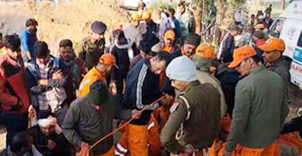Child Trapped into borewell in Rajasthan: 160 फीट गहरे बोरवेल में गिरा मासूम, रेस्क्यू ऑपरेशन जारी