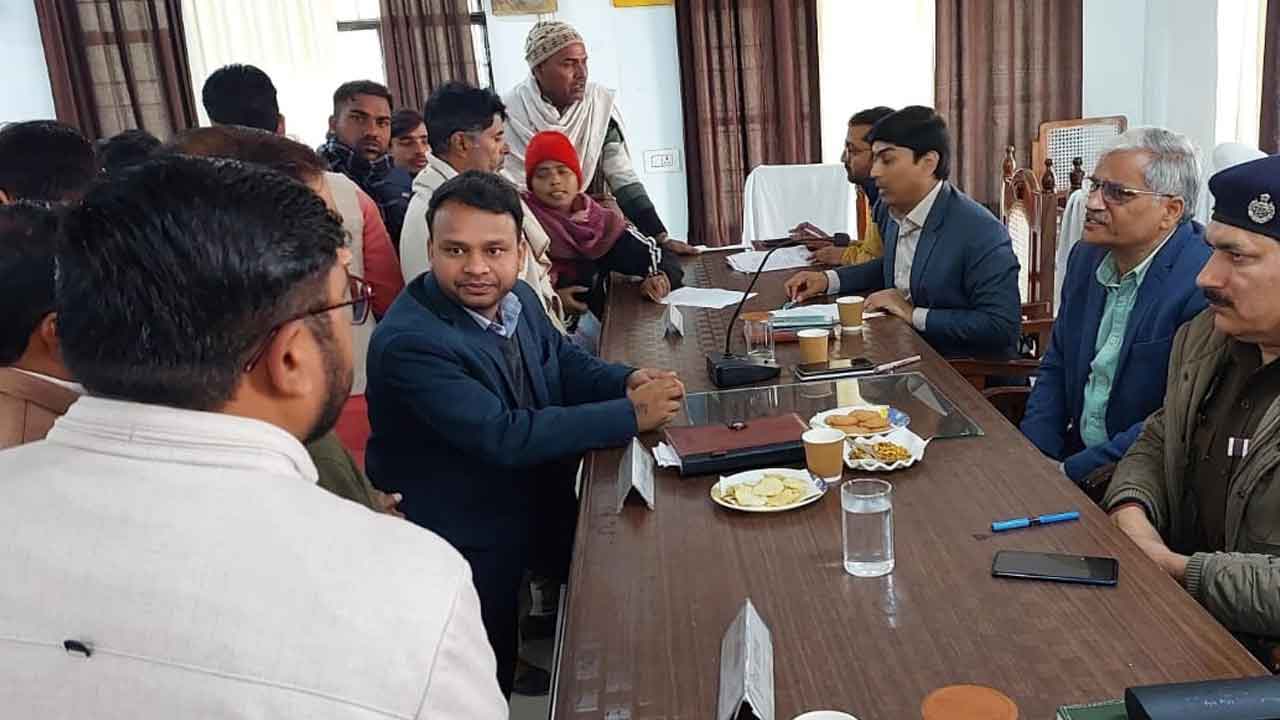 सम्पूर्ण समाधान दिवस में आई 19 शिकायतें, चार निस्तारित