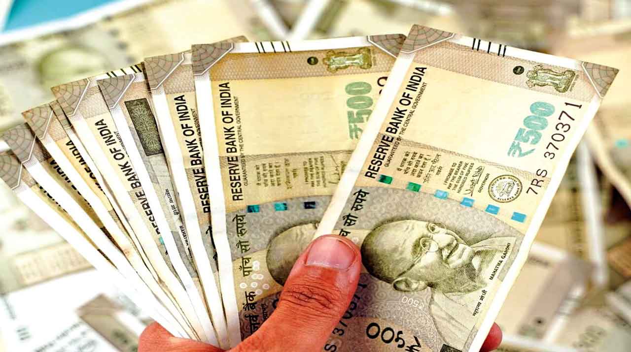 Tubewell Operator Salary: ट्यूबवेल ऑपरेटर महिला को चार साल से नहीं मिला वेतन, डीसी से मिलने पहुंचे ग्रामीण