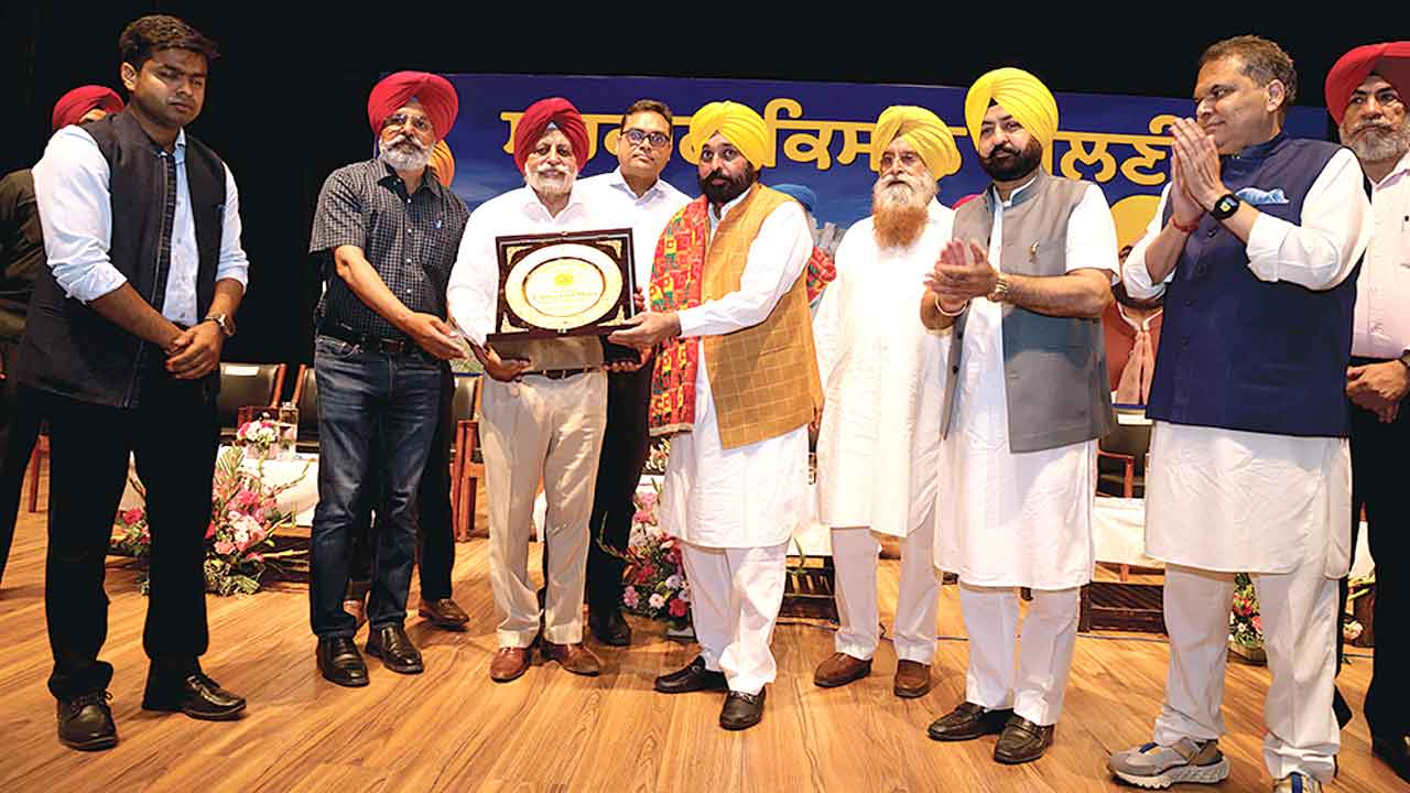 ‘किसान धान की सिर्फ पीआर किस्में उगाएं, भूमिगत पानी बचाएं’