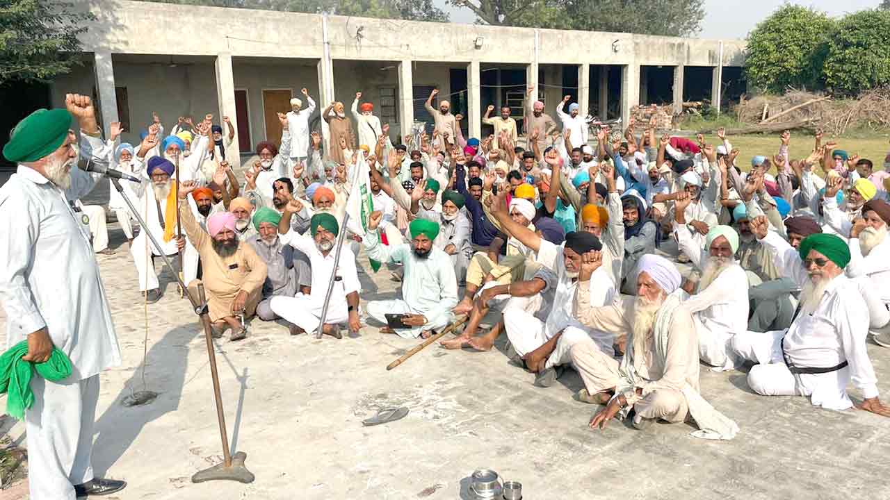 पराली प्रबंधन पर किसानों ने खोला सरकार के खिलाफ मोर्चा