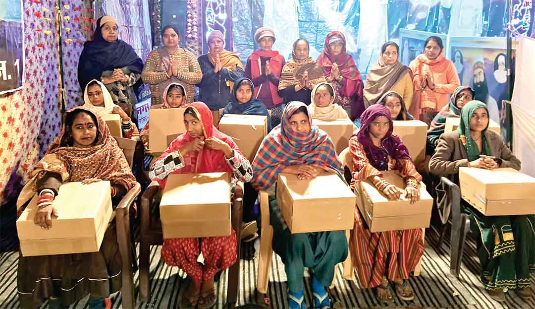 कल्याण नगर के इस इन्सां परिवार ने बांटा जरूरतमंद परिवारों को एक-एक माह का राशन