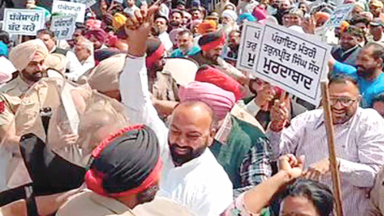 खन्ना में ब्लॉक कमेटी चुनाव को लेकर तनाव, गुरकीरत कोटली सहित 50 कांग्रेसी हिरासत में