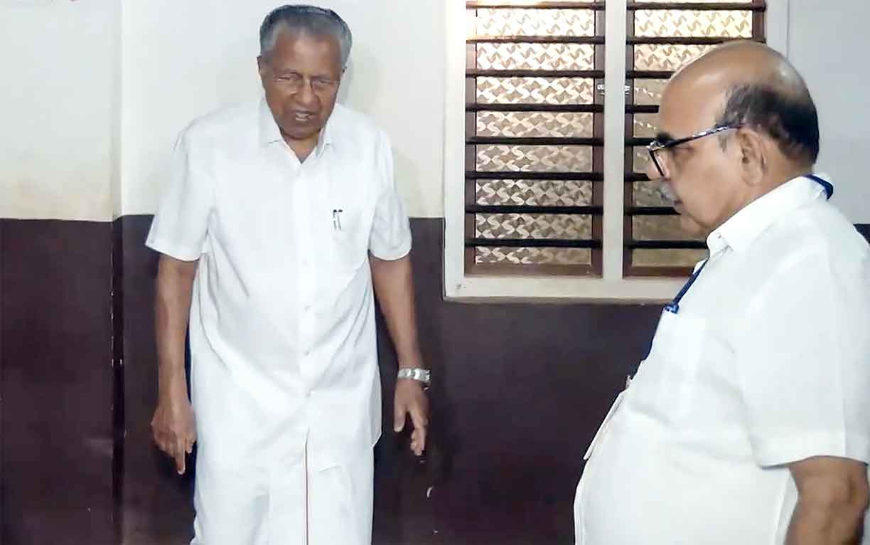 IAS Suspension Controversy: निलंबित IAS अधिकारी बी. अशोक का CM विजयन पर हमला!