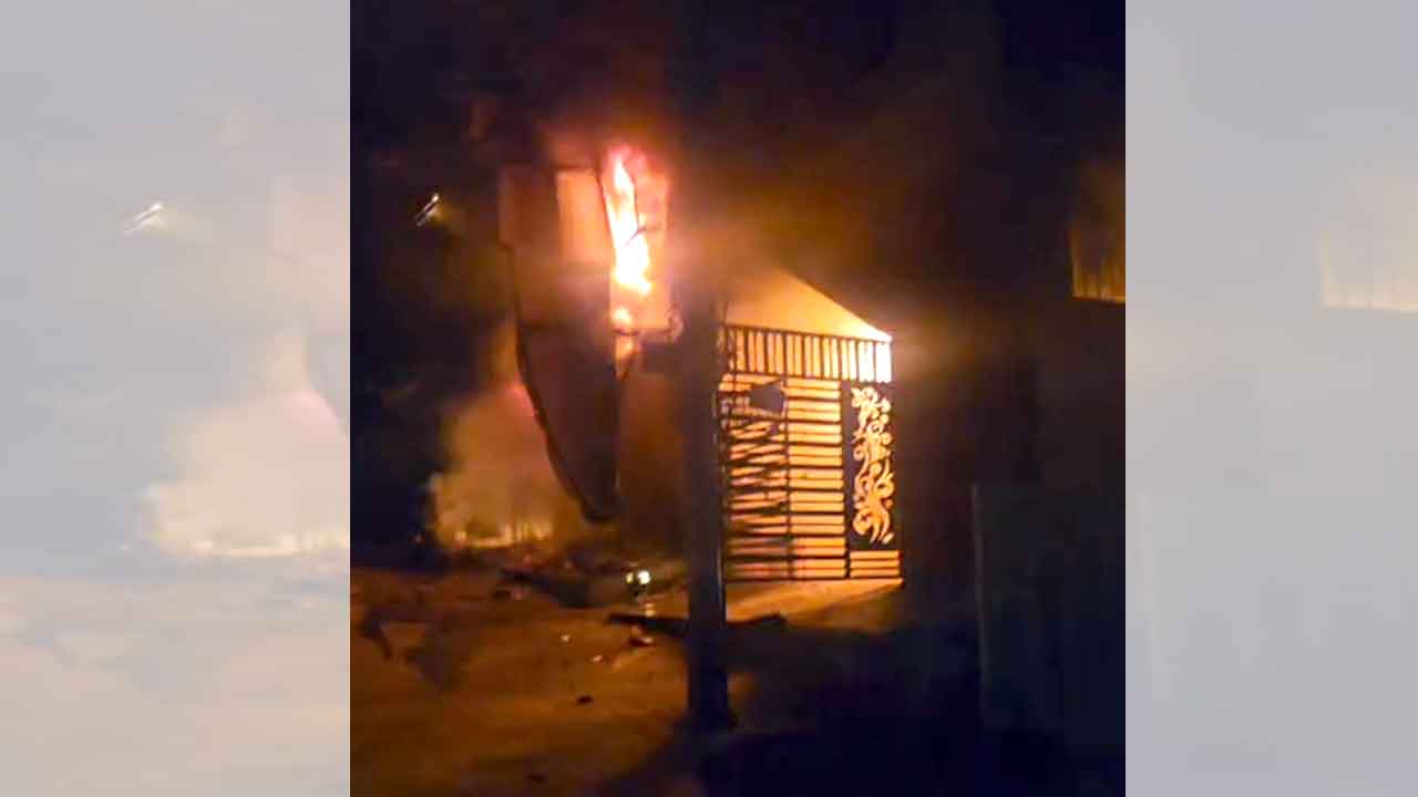 शॉर्ट सर्किट से लगी आग ने मचाई तबाही, PG की महिलाओं ने कूदकर बचाई जान