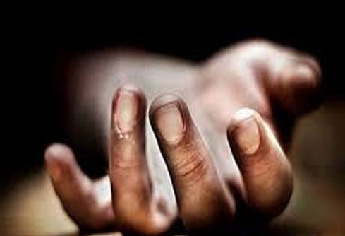 झुंझुनू में सड़क किनारे व्यक्ति का शव मिलने से हड़कंप