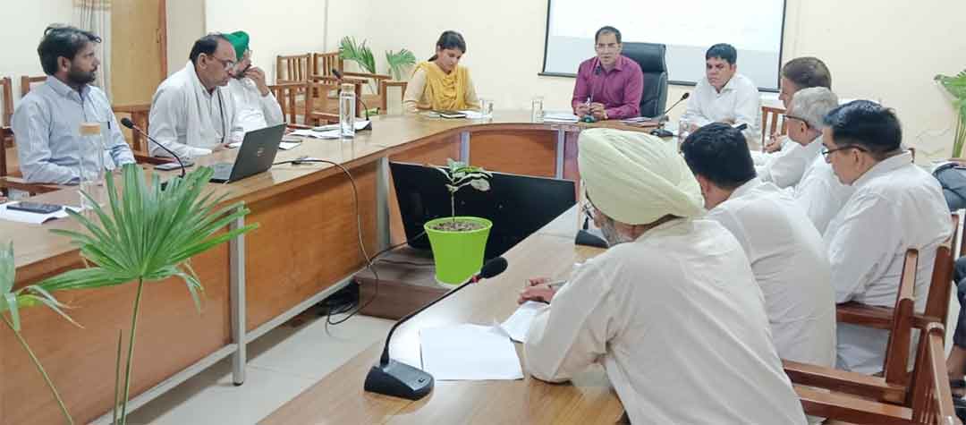 Farmers News: वर्षा-ओलावृष्टि प्रभावित किसानों को सहायता देने के जिला कलक्टर के निर्देश