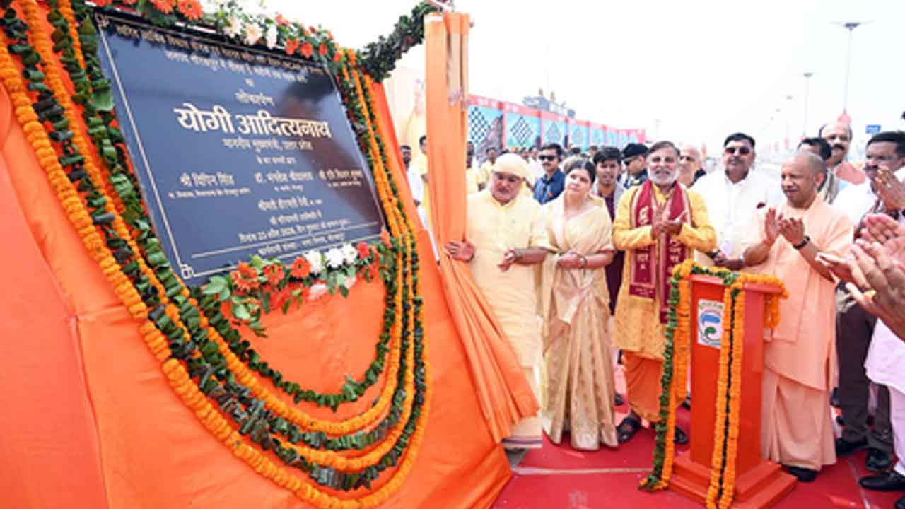 Yogi Adityanath: फोरलेन सड़क और ईको पार्क से गोरखपुर को नई रफ्तार