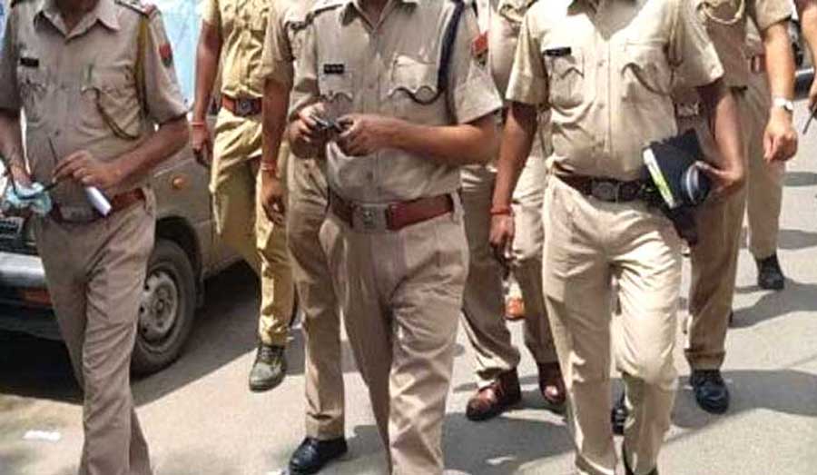 चेक पर फर्जी हस्ताक्षर कर खाते से पैसे निकाले, बैंक में मचा हड़कंप