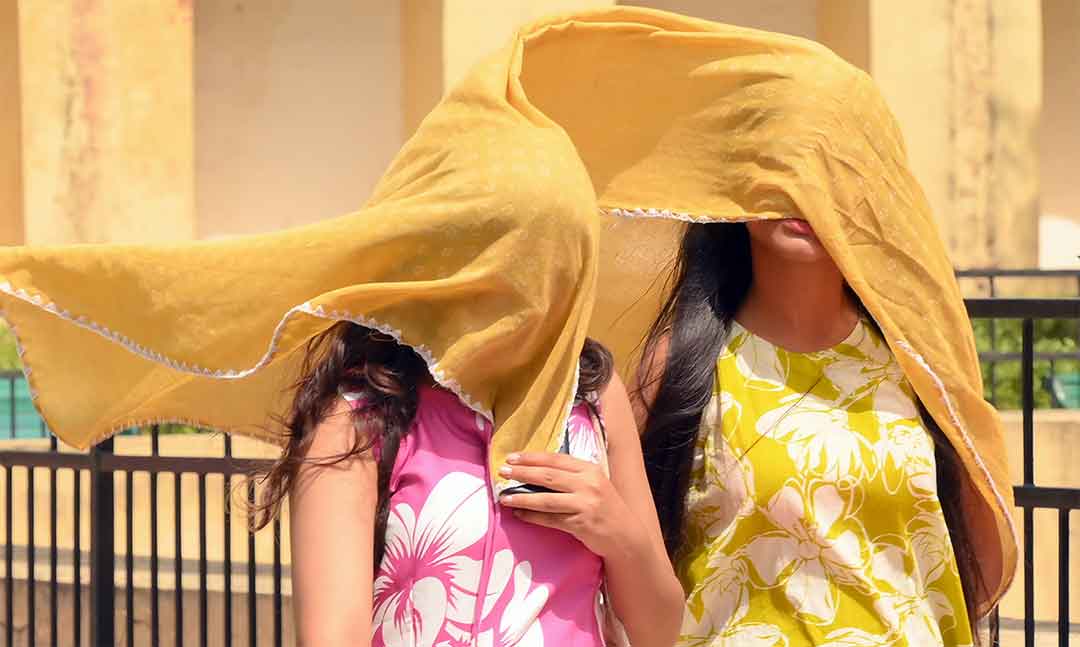 Hanumangarh School Timing Change: हनुमानगढ़ में भीषण गर्मी के चलते बदला स्कूलों का समय, अब 12 बजे तक लगेंगी कक्षाएं