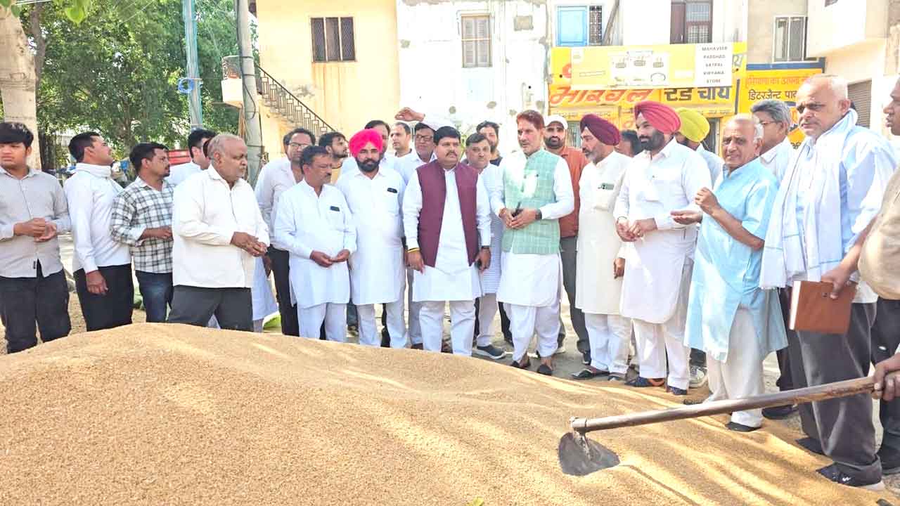 राज्यसभा सांसद सुभाष बराला ने जाखल मंडी में गेहूं खरीद व्यवस्था की समीक्षा की