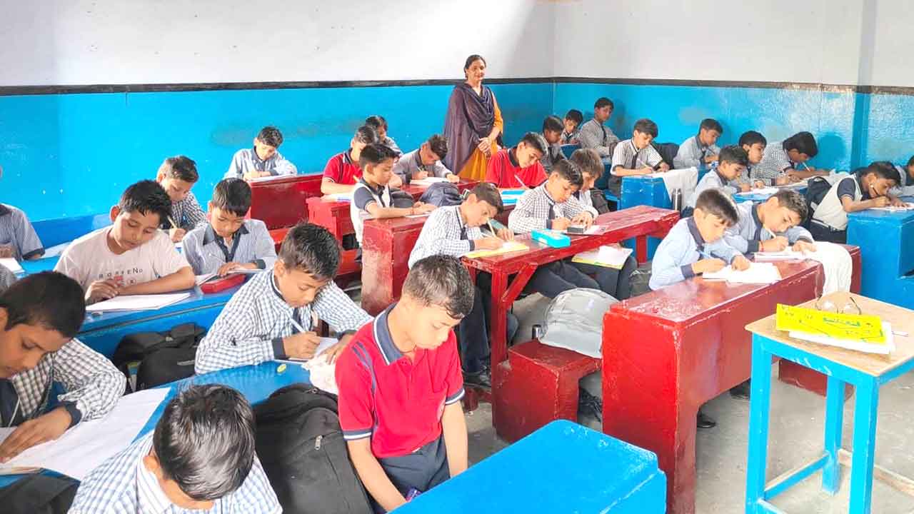 सेंट आरसी साइंटिफिक कॉन्वेंट स्कूल में निबंध प्रतियोगिता आयोजित