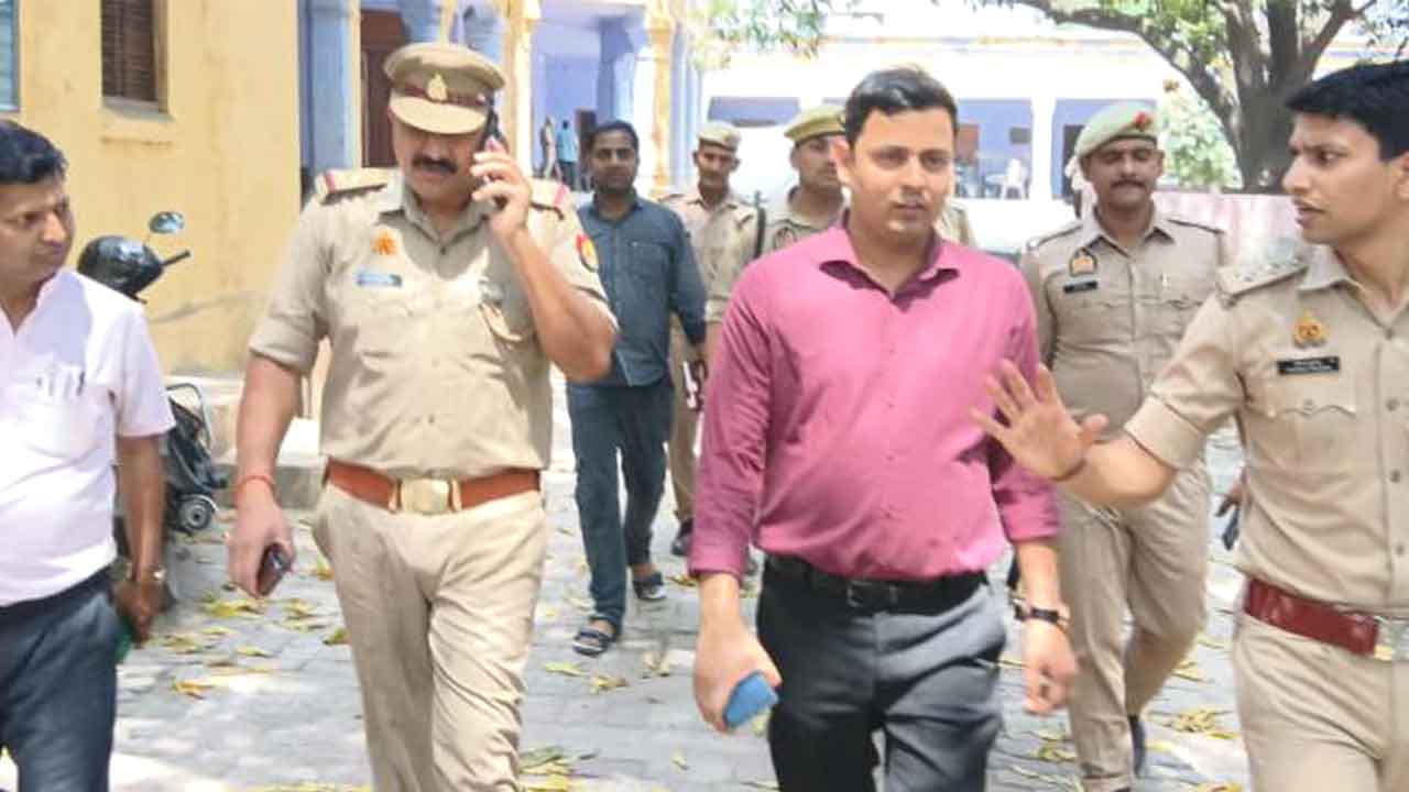 होमगार्ड भर्ती परीक्षा केंद्रों पर पहुंचे एसडीएम व सीओ, परखी व्यवस्था