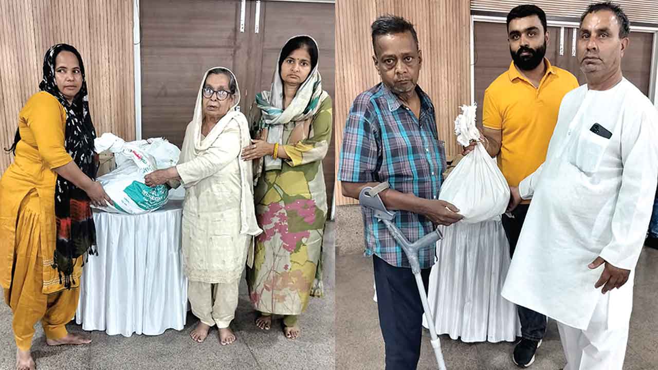 नेत्रदानी खिल्लू राम इन्सां को जरूरतमंद 5 परिवारों को राशन वितरित कर अर्पित की श्रद्धांजलि